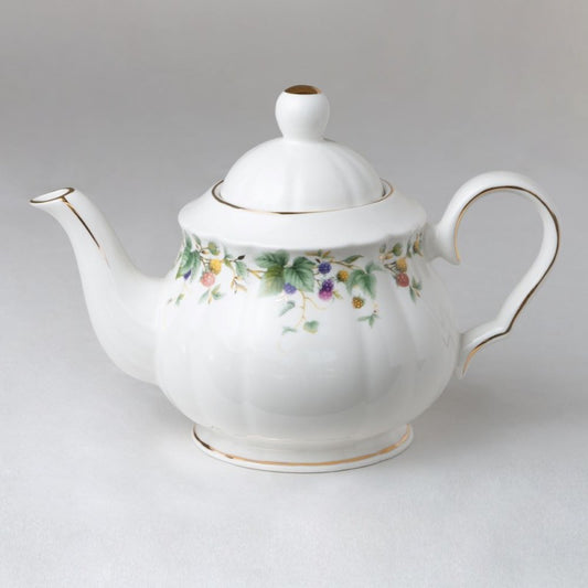 Green Berries Porcelain Teapot - Christmas Teapot